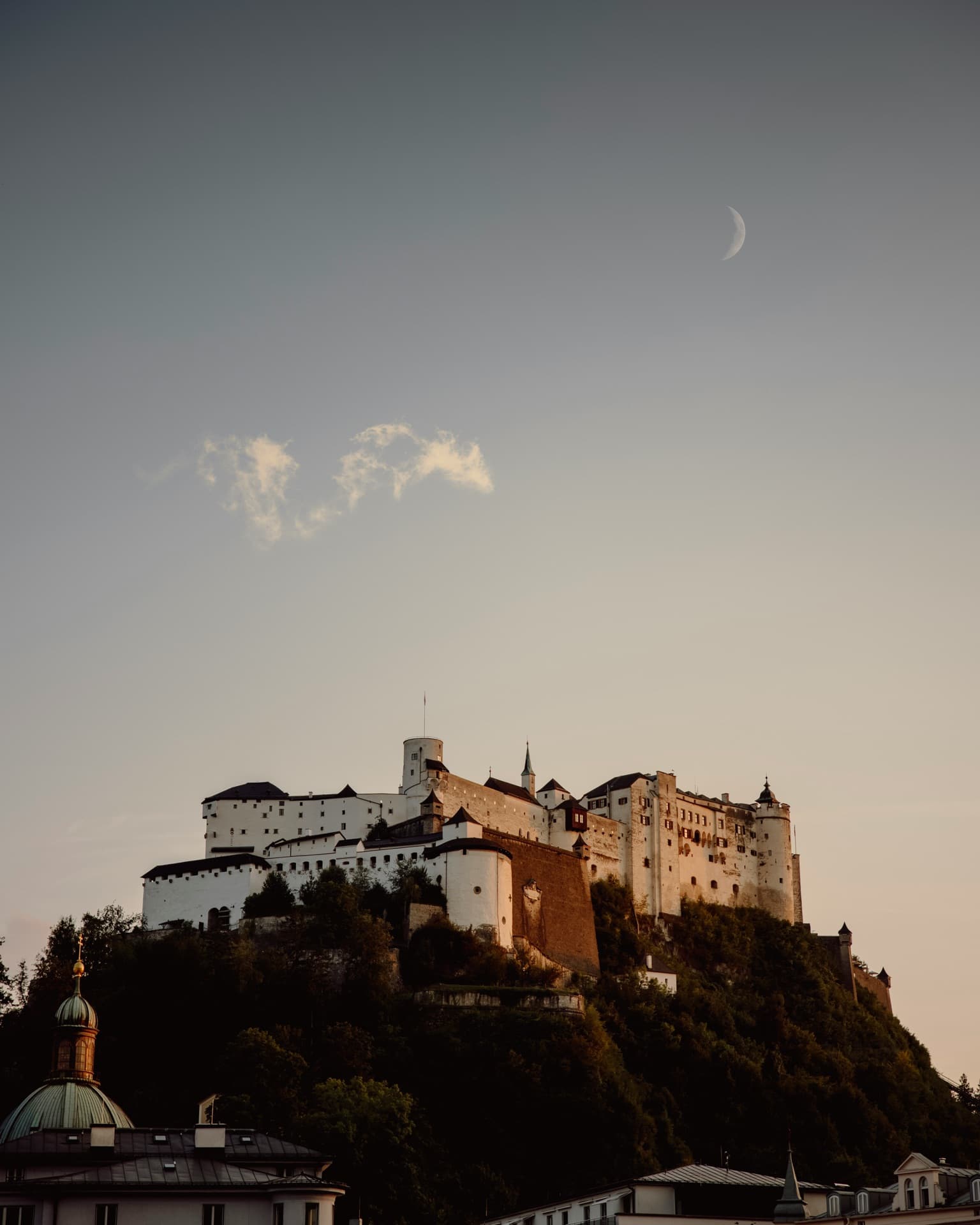 Blick auf die Salzburger Altstadt mit Festung Hohensalzburg